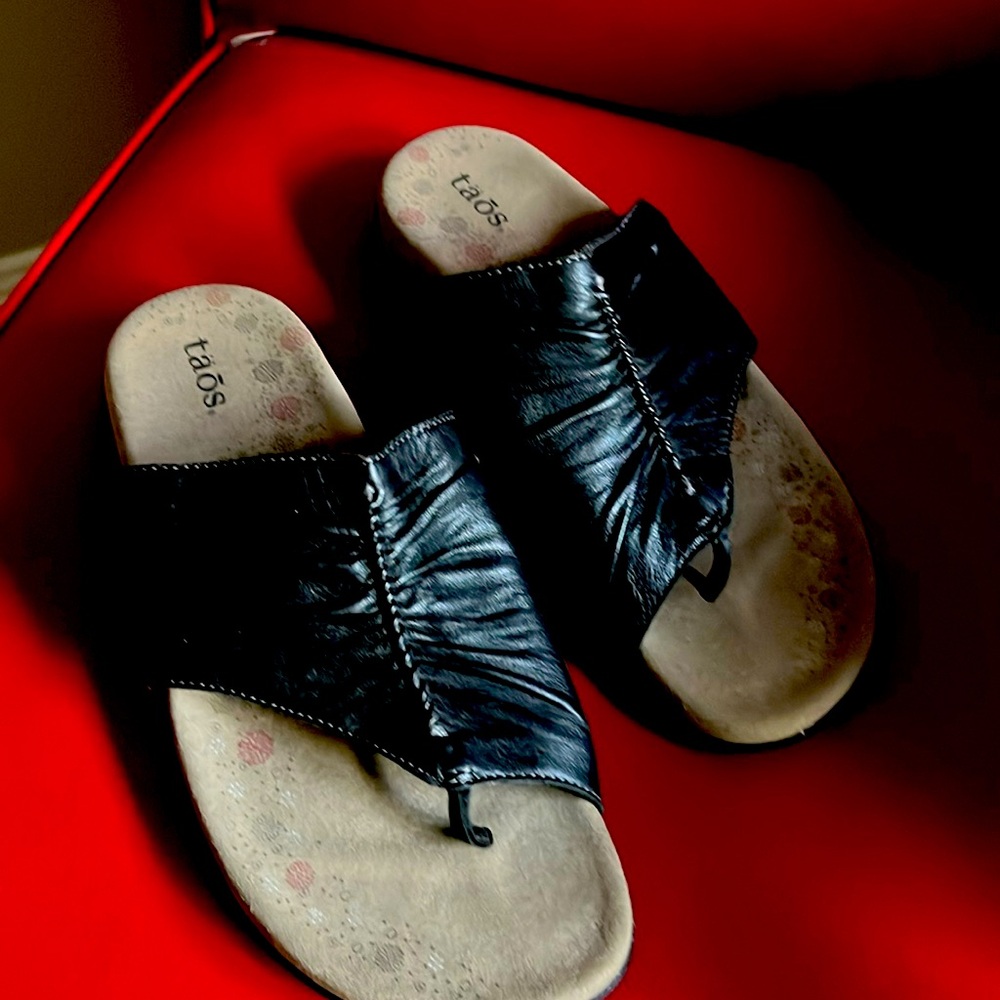 Taos Women’s Leather Sandals. Size 7